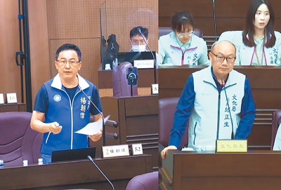 桃園市議員楊朝偉(左)說,文化部制定新法要求地方文化局協助調查黃牛票,但卻未提供預算跟人力,他為地方政府抱不平。(蔡依珍攝) image