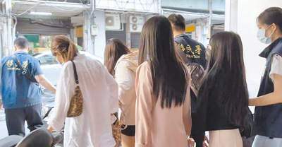 移民署聯合警方破獲台中公園附近的一處跨國應召站,服務小姐全是泰籍女子。(移民署台中專勤隊提供/寶智華台中傳真) image