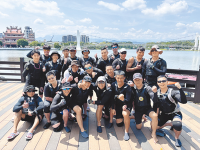 桃園市「龍潭歸鄉文化節市長盃龍舟賽」將於5月底登場,圖為機關組警察局選手。(廖姮玥攝) image