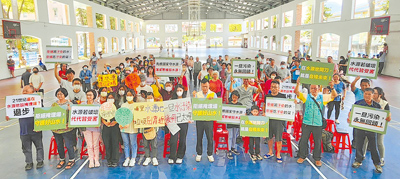 「埔里鎮反事業廢棄物掩埋場自救會」18日於埔里綜合球場成立,南投縣議員蘇昱誠擔任會長、副會長則為在地麒麟里長黃戊寅,自救會強調,堅決反對在埔里鎮設置事業廢棄物掩埋場。(埔里鎮反事業廢棄物掩埋場自救會提供/温予菱南投傳真) image
