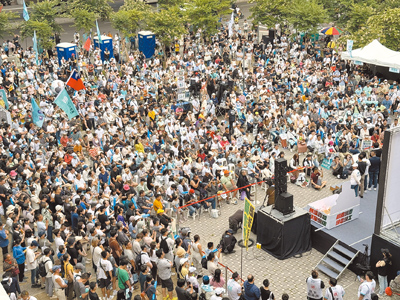 台灣民眾黨18日下午3時在台中南屯水安宮舉辦「賴清德執政周年全民退貨行動」,湧進逾1300名支持群眾。(寶智華攝) image