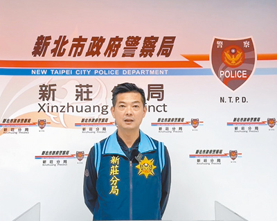 林姓男子26日晚間向新北市新莊警分局報案指稱,聯繫不上62歲母親,警方隨即趕往新莊區泰順街民宅破門,發現林母與60歲曾姓同居人雙雙倒臥在床,林母已明顯死亡,曾男送醫後無生命危險、未恢復意識。新莊警分局偵查隊長徐子胤說明案情。(新莊警分局提供/李育嫺新北傳真)全國各縣市安心專線1925 image