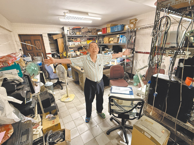 李坤盈將地下室打造成他的維修區,自稱地下工廠。(寶智華攝) image