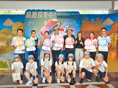 桃園市教育局今年以「2025 Smart Peach 桃趣探索中」為主題,規畫科技、科普、生命品德、藝文、健體與永續6大主軸、247項暑期營隊,預估總參與學生將突破5萬人次。(廖姮玥攝) image