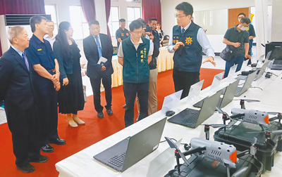 台南市警察局「數位鑑識實驗室」為南台灣首間通過ISO/IEC 17025認證的數位鑑識實驗室,24日授證典禮展示實驗室相關設備。(台南市警局提供/曹婷婷台南傳真) image