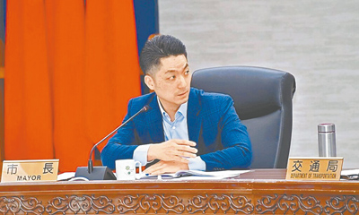 台北市長蔣萬安推出「鮮奶周報」生生喝鮮奶政策廣受好評,他宣布從下學期開始,包括學籍在台北及「設籍在台北、在外縣市念書」的學童都納入發放範圍。(台北市政府提供/丁上程台北傳真) image