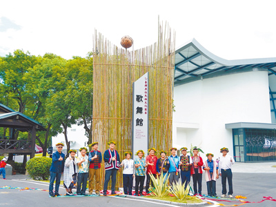 原住民族文化園區全新歌舞館5日開幕,新館座落於園區娜麓灣區。(原民會提供/羅琦文屏東傳真) image