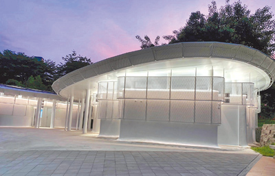 台中文心森林公園陽光公廁將於9月啟用,夜幕低垂時打上燈光顯得格外美麗。(台中市建設局提供/陳淑娥台中傳真) image