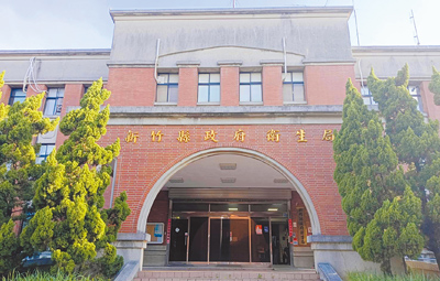新竹縣芎林鄉前衛生所主任吳聲讓涉嫌私下收取民眾紅包,10年來不法所得估計超過500萬元。(邱立雅攝) image