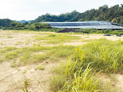 高雄大樹區和山光電場將山坡地挖禿引發爭議。(高市府水利局提供/洪浩軒高雄傳真) image
