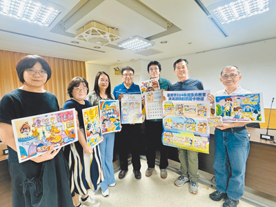 台南市「浪浪語錄創意圖卡徵選比賽」至今邁入第4屆,今年以「領養代替購買」與「善待動物不棄養」為主題,徵得640件作品,並從中選出12件特優製成月曆、海報等文創品。(曹婷婷攝) image