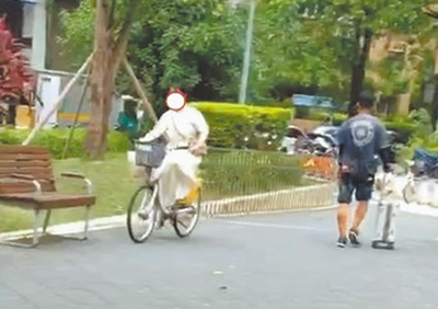 公園周圍幾乎都設有YouBike租借站,國民黨台北市議員汪志冰質疑,時常有民眾貪圖方便,直接騎YouBike違規穿越公園,更有造成民眾受傷的案例。(汪志冰提供/丁上程台北傳真) image