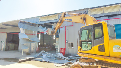 桃園市政府研擬執行強制拆除違建時,向違建人或相關義務人收取每平方公尺200元至1700元的執行成本。(桃園市建管處提供/蔡依珍桃園傳真) image