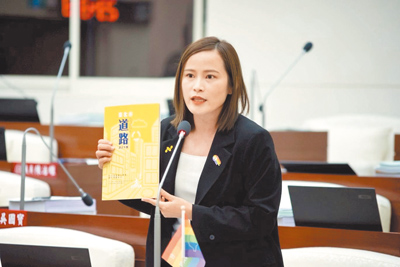 新竹市議員廖子齊建議市府盡速制定《新竹市道路設計手冊》。(廖子齊提供/王惠慧新竹傳真) image