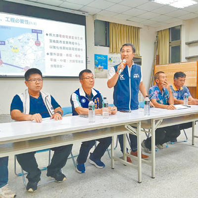台電公司計畫於桃園市觀音區上大里設置4.9公頃的「觀園超高壓變電所」,國民黨籍立委涂權吉(中)表示,若執意要將超高壓變電所設在該處,勢必會面臨民眾的劇烈反彈。
(涂權吉提供/廖姮玥桃園傳真) image