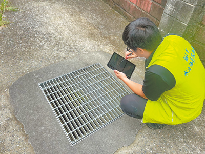 新北市農業局推動水土保持數位治理平台,減少紙張,為環保做出貢獻。(新北市農業局提供/葉書宏新北傳真) image