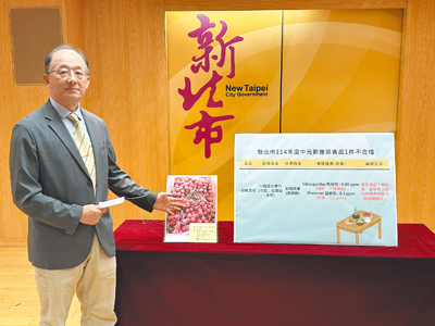 新北市衛生局抽驗中元應景食品,1件「桂味荔枝」檢出農藥殘留,不符規定,已令業者下架回收。(高鈞麟攝) image