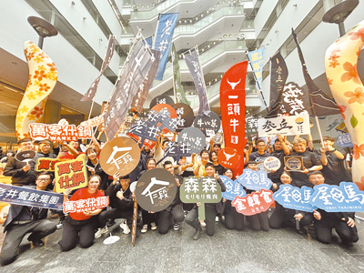 台中鍋烤節「2025十大鍋烤店家及鍋烤蔬食獎」榜單27日揭曉,現場眾多鍋烤店家齊聚。(馮惠宜攝) image