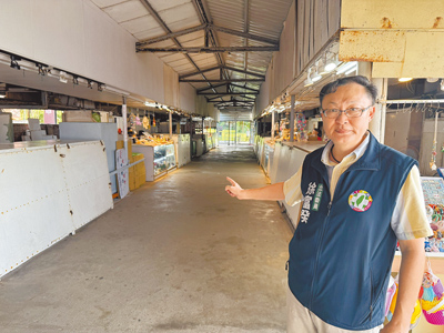立委徐富癸指出,鵝鑾鼻公園商店街將改建,史前文物館規畫也在進行,觀光與文化雙引擎啟動。(徐富癸提供/羅琦文屏東傳真) image