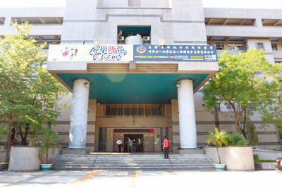 日前疑有網紅在高市圖總館拍攝謎片並上傳網路惹議,高雄地檢署主動分案指派檢察官調查。(本報資料照片) image