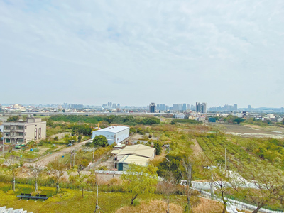 「建物第1次測量」作業已全面精進,新竹市地政處表示,民眾只需檢附經開業建築師或測量技師簽證的「建物標示圖」,即可逕向地政事務所申請建物所有權首次登記。(陳育賢攝) image