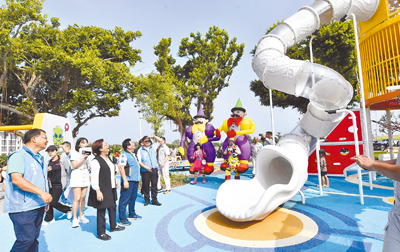 彰化縣政府擇定二林鎮和平公園打造「星球探險樂園」,縣長王惠美(前排左二)18日主持啟用典禮。(彰化縣政府提供/陳淑娥彰化傳真) image