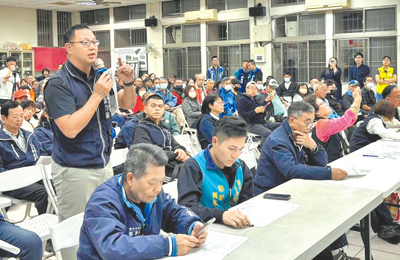 台中市府22日晚間在豐原區舉辦大眾捷運系統崇德豐原線可行性研究地方說明會,地方民代、市民踴躍發言。(涂力旋提供/李京昇台中傳真) 台中市府22日晚間在豐原區舉辦大眾捷運系統崇德豐原線可行性研究地方說明會,地方民代、市民踴躍發言。(涂力旋提供/李京昇台中傳真)
