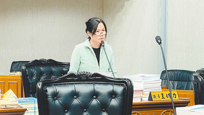 現任台東縣第六選區議員王姷力,在支持者勸進下評估轉換跑道、參選鄉長,其動向牽動多方人馬投入角逐議員出缺席次。(蕭嘉蕙攝) 現任台東縣第六選區議員王姷力,在支持者勸進下評估轉換跑道、參選鄉長,其動向牽動多方人馬投入角逐議員出缺席次。(蕭嘉蕙攝)