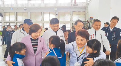 台中市長宣佈啟動「台中尚泳計畫」推動新建游泳池助學童習泳