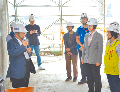 國民黨立委徐欣瑩(前排右二)2日出席新竹縣竹北實驗高中校舍會勘行程。(徐欣瑩辦公室提供/陳育賢新竹傳真) 國民黨立委徐欣瑩(前排右二)2日出席新竹縣竹北實驗高中校舍會勘行程。(徐欣瑩辦公室提供/陳育賢新竹傳真)