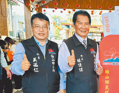 嘉義縣梅山鄉長林俊謀(右)2屆任期屆滿,打算複製8年前勝選模式,力挺鄉公所祕書吳福仁(左)接班參選。(取自梅山鄉公所臉書/呂妍庭嘉義傳真) 嘉義縣梅山鄉長林俊謀(右)2屆任期屆滿,打算複製8年前勝選模式,力挺鄉公所祕書吳福仁(左)接班參選。(取自梅山鄉公所臉書/呂妍庭嘉義傳真)