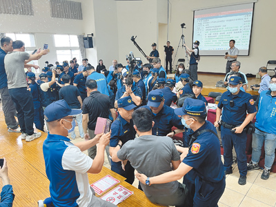 南投縣名間焚化爐二階環評範疇界定會議將進入尾聲,仍衝突不斷。(劉慧茹攝) 南投縣名間焚化爐二階環評範疇界定會議將進入尾聲,仍衝突不斷。(劉慧茹攝)